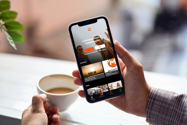 09_iPhone_Mockup Hom