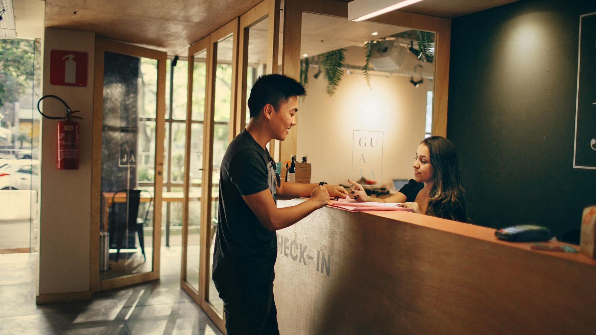 hotel-staff-engagement