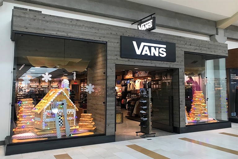 vans store close